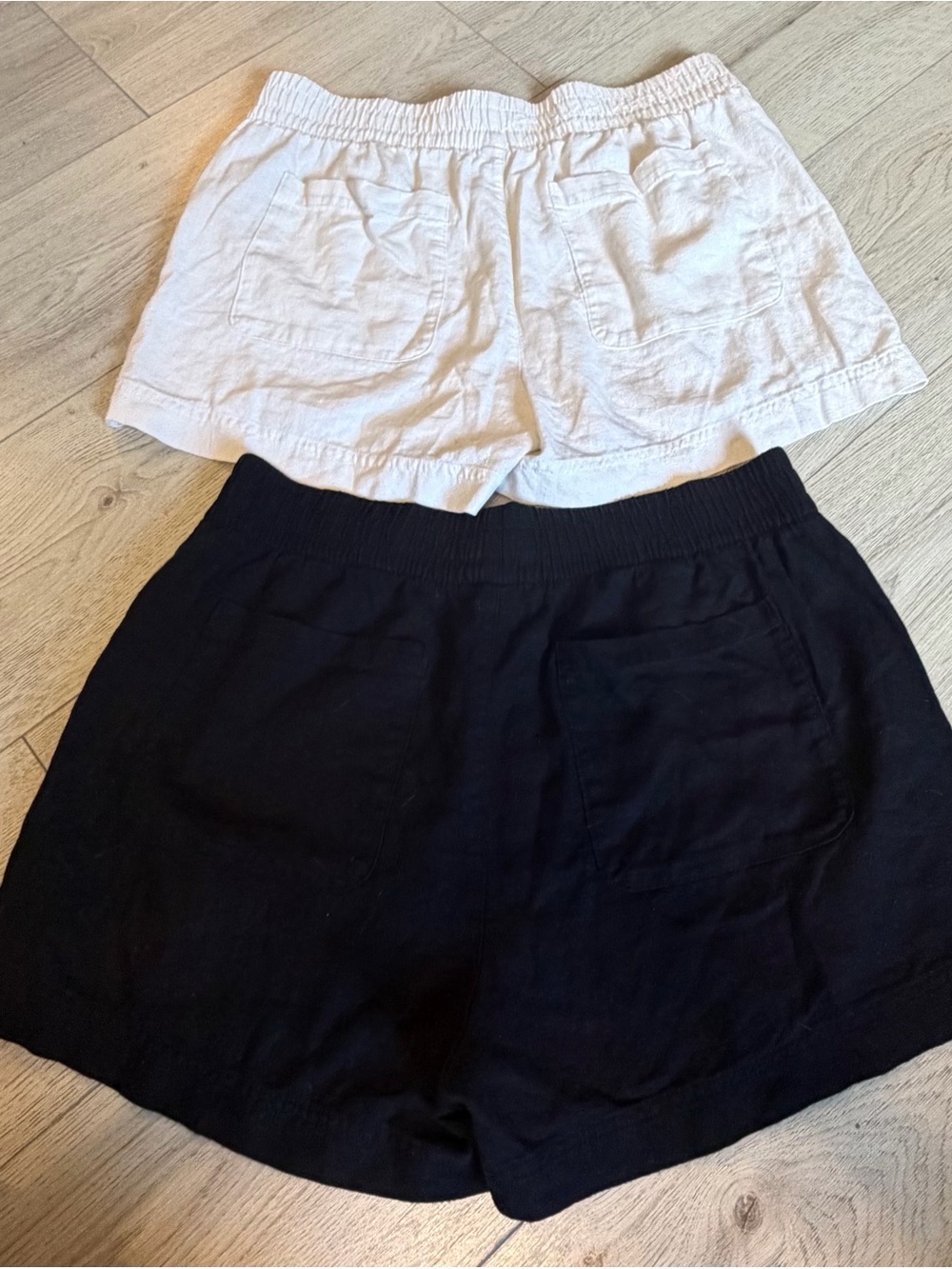 Old Navy Elastic Waistband Shorts — White & Black - Picture 2 of 3